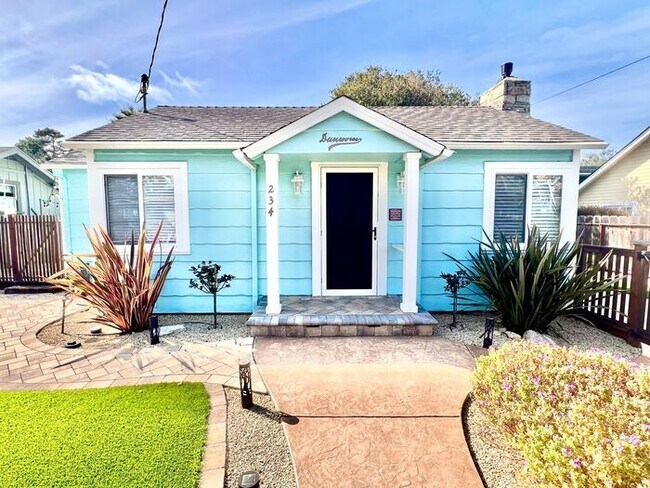 Building Photo - Lease Pending: Dunrovin Cottage! Lovely 2 ...