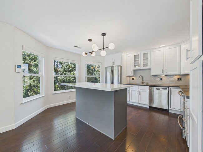 Building Photo - Bright Corner 2BR/2BA in Prime Anza Vista | Parking Included | Exceptional Natural Light