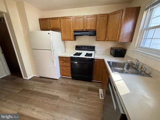 Foto del edificio - 34 King Charles Cir