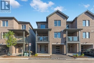 Building Photo - 205 W Oak Trl