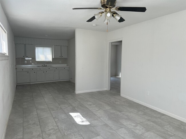 Foto del edificio - 3837 Mt Pleasant St