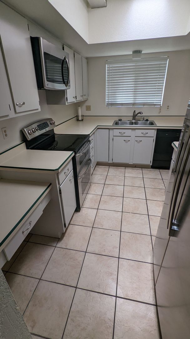 Foto del edificio - Beautiful Townhouse - 3 bed & 2 bath in Gr...