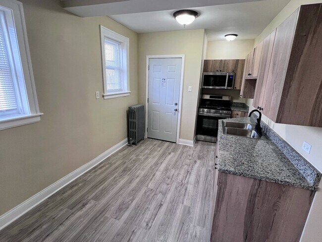 Foto del edificio - 5844 W Barry Ave