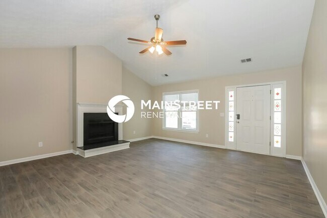 Foto del edificio - 3 Bedroom Pet-Friendly Home in LOGANVILLE,...