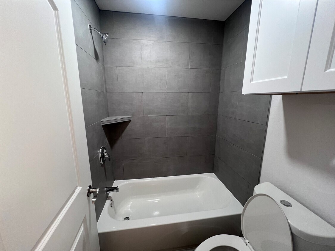 Foto del edificio - 15530 Towerwood Dr