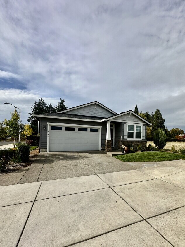 Foto principal - Beautiful Cornelius Home on Corner Lot