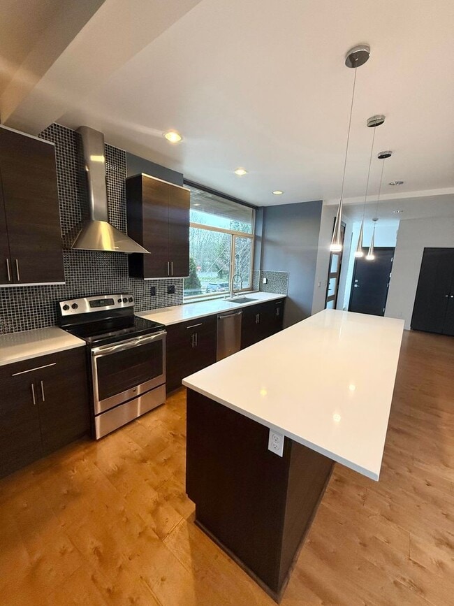 Building Photo - Contemporary West Seattle Home on a Tree-Lined Street – Near Parks, Beaches & Downtown