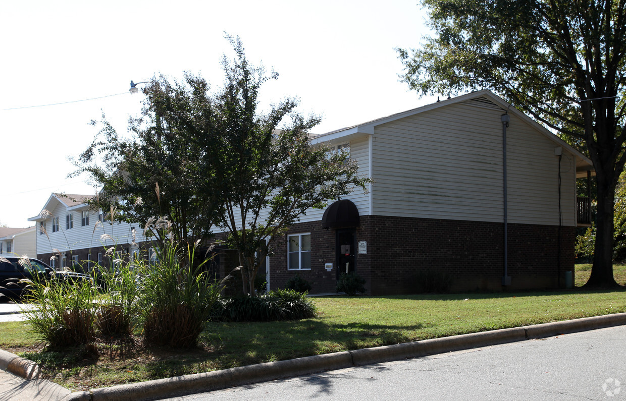 Building Photo - Oak Village Apartments