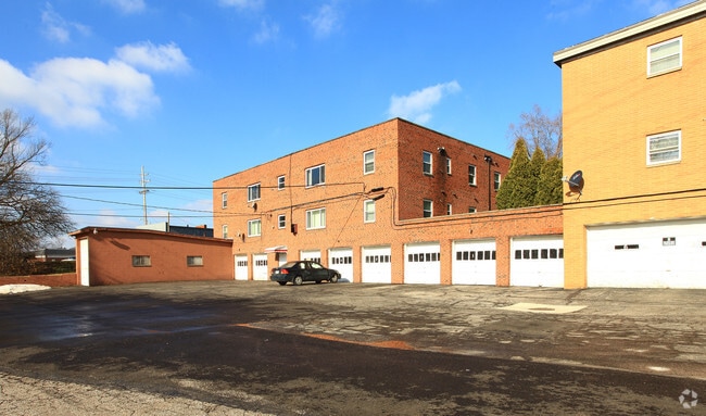 Building Photo - 200-204 Solon Rd