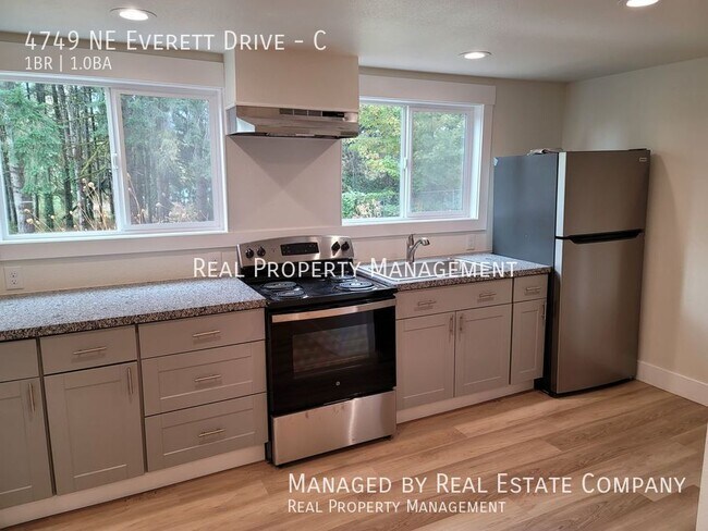 Foto del edificio - 4749 NE Everett Dr