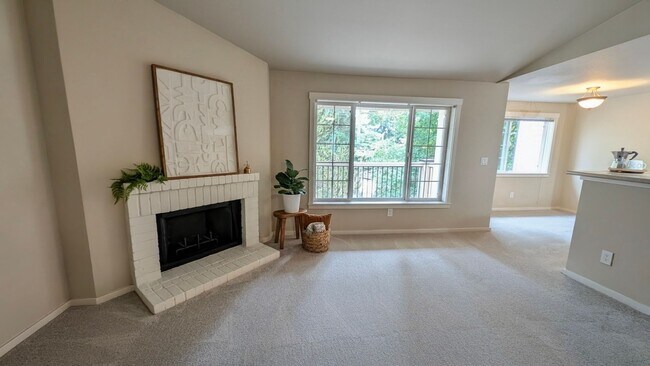 Foto del edificio - Spacious 2 Bedroom Condo in Gated Community with Pool