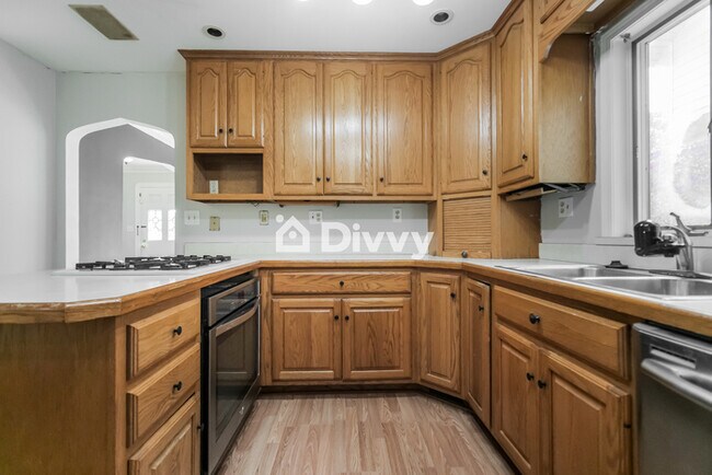 Building Photo - 312 Kenilworth Dr, Akron, OH 44313