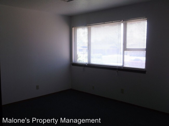 Building Photo - 3105 Del Rancho Dr