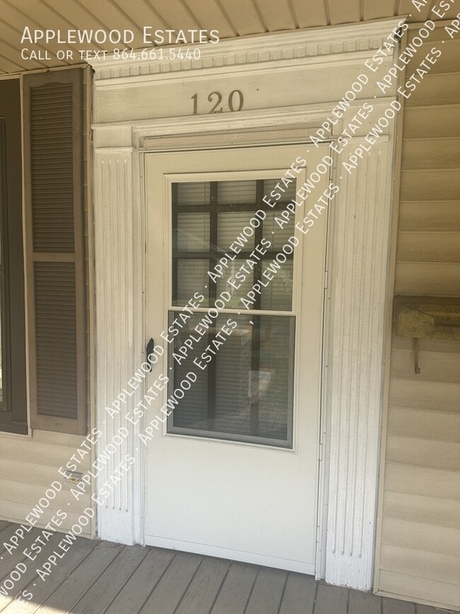 Foto del edificio - 120 Princeton St