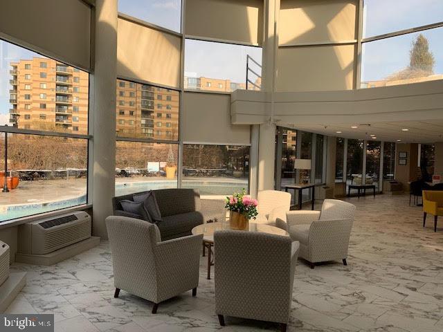 Foto del edificio - 8360 Greensboro Dr
