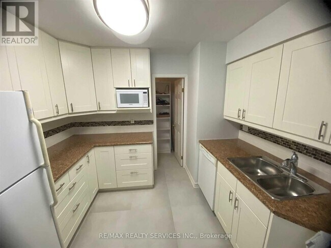 Building Photo - 3605-3605 Kariya Dr