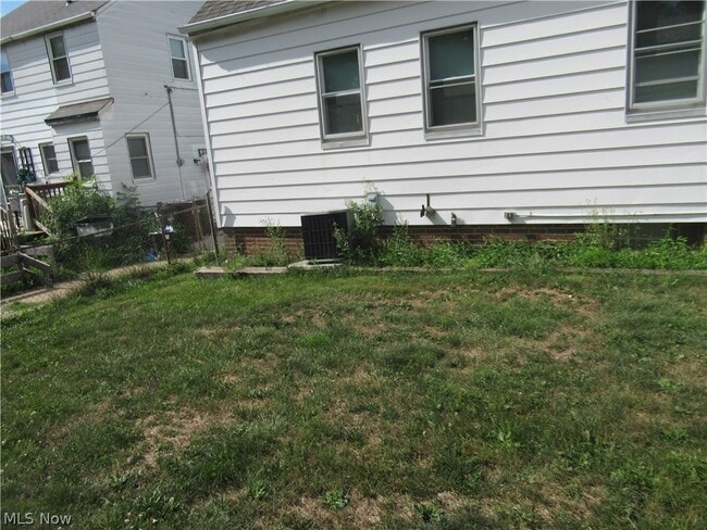 Building Photo - 5203 Maplecrest Ave