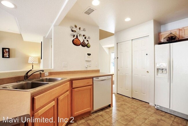 Building Photo - 3 br, 3 bath House - 19046 E 57th Place Un...