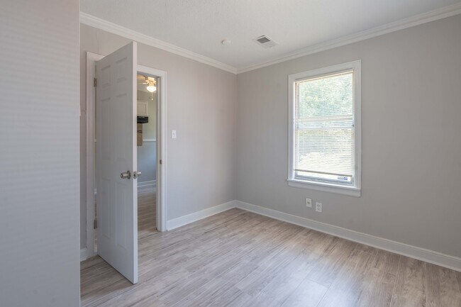 Foto del edificio - 1009 McEvers Rd