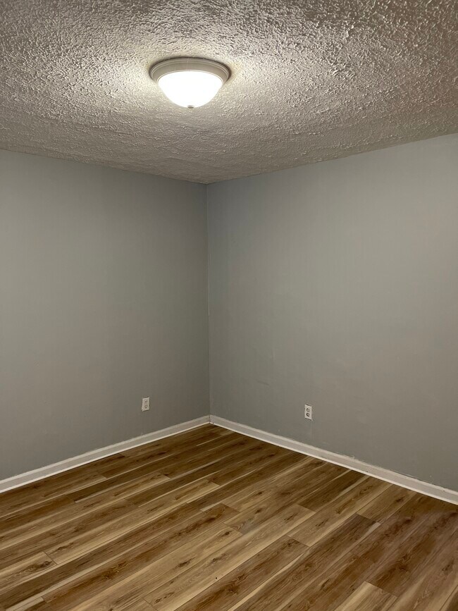 Building Photo - 1528 E Gimber St