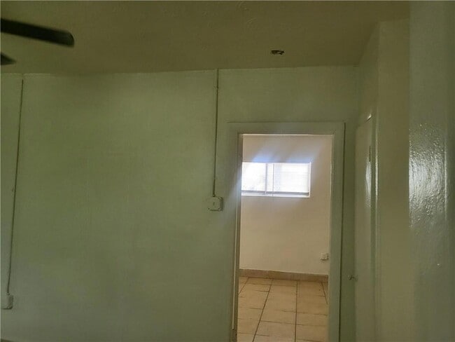 Building Photo - 1916 Claire Ave