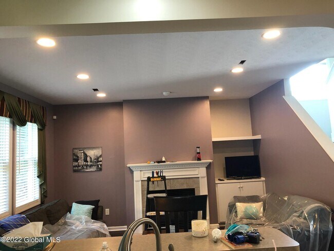 Foto del edificio - 8 Thistle Dr