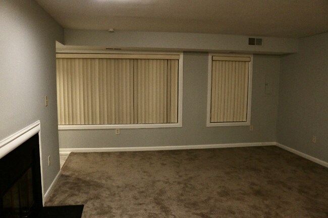 Building Photo - 9938 Hellingly Pl