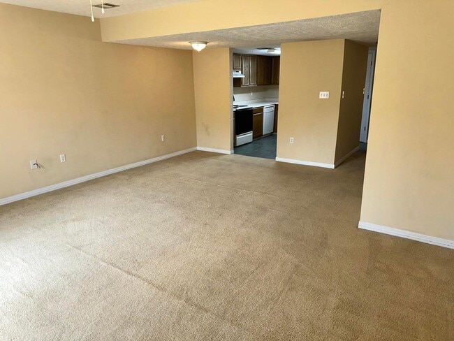 Foto del edificio - 2413 Suwanee Ln