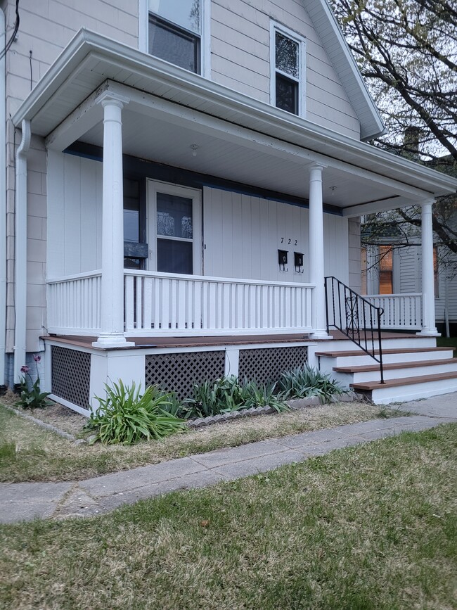 722 S 23rd St Unit B (Upper), Manitowoc, WI 54220 - Apartments in ...