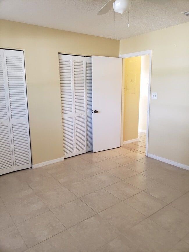 Building Photo - Available - 2 Bed/1Bath Single Family Home...