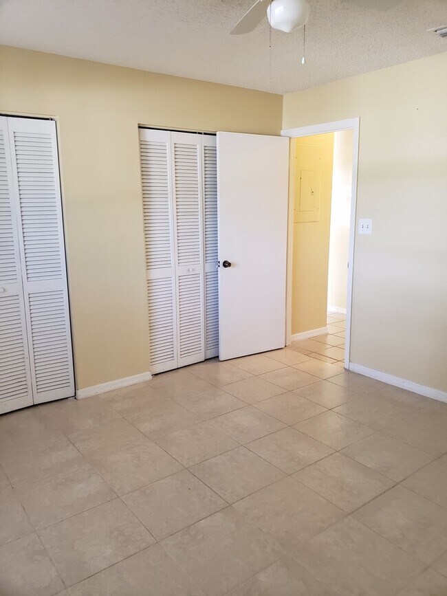 Foto del edificio - Available - 2 Bed/1Bath Single Family Home~Fenced Yard