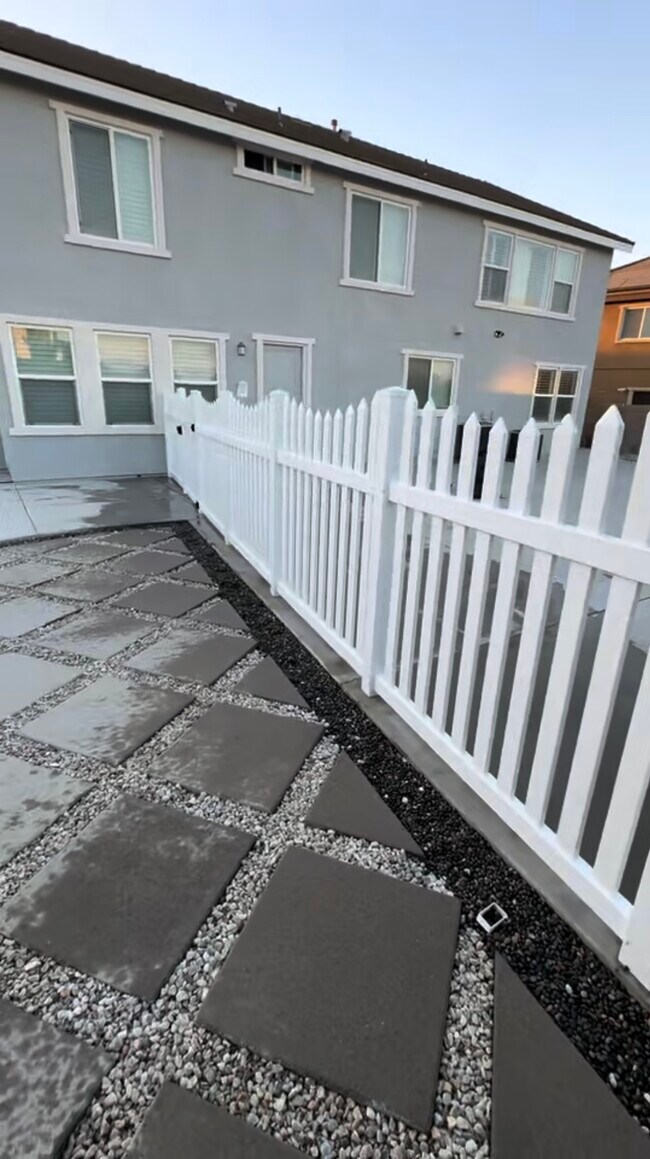 Foto del edificio - 8418 Lourenco Ln