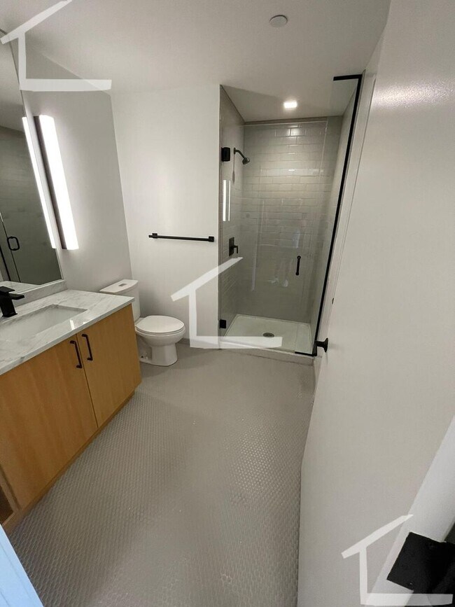 Building Photo - Large 3 Bedroom at Coolidge Corner, Heat, ...