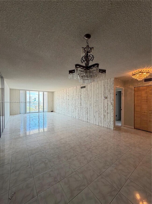 Foto del edificio - 2851 NE 183rd St
