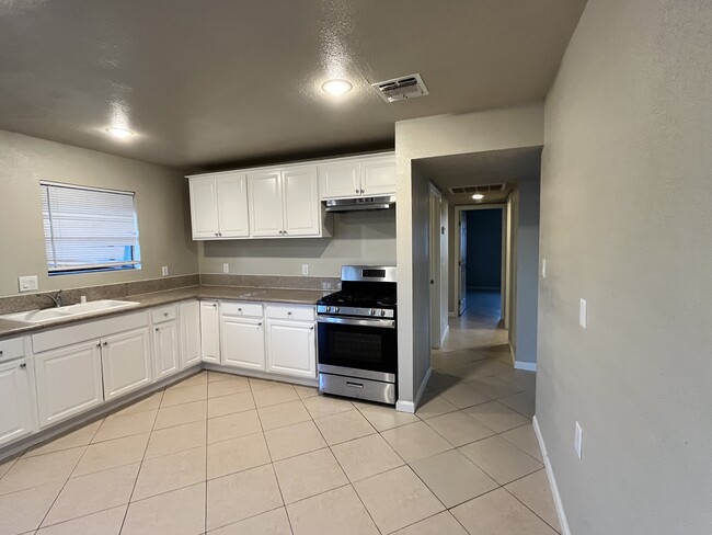 Foto del edificio - 8512 Tamarack Ave