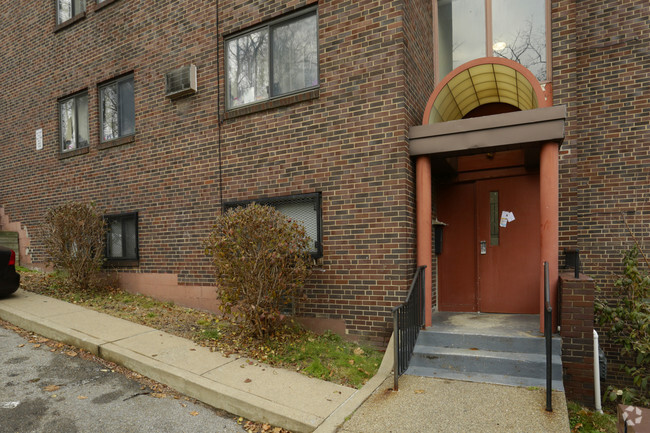 Building Photo - 141 Robinson St