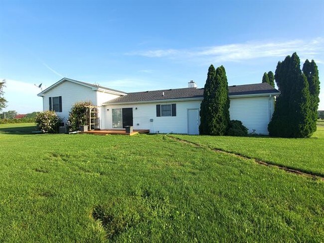 Building Photo - 809 E Eagle Lake Rd
