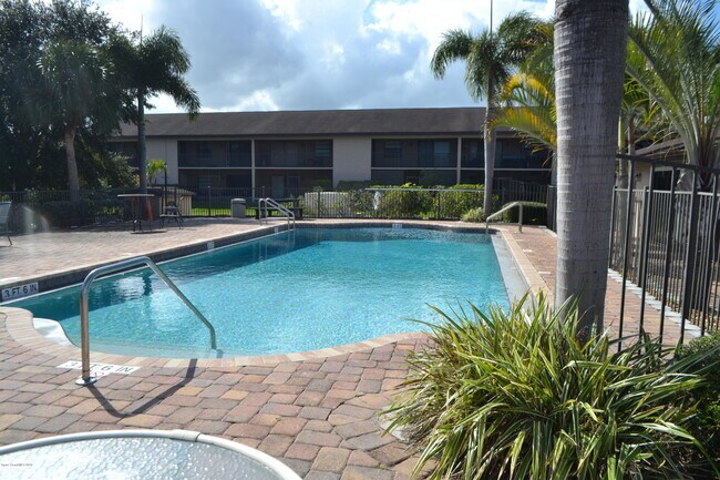 Foto del edificio - 2917 Regency Dr