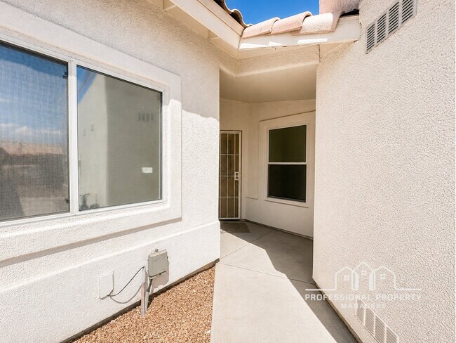 Building Photo - 3-bedroom, 2-bathroom home in Yuma Meadows