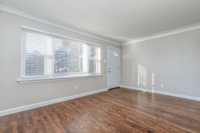 Foto del edificio - 6061 Potomac St