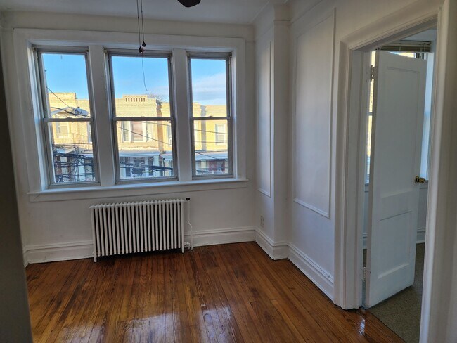 Building Photo - 31 64th St