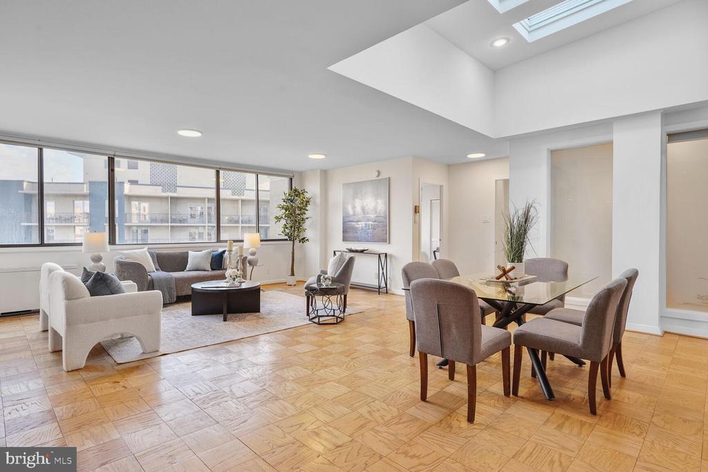Foto principal - 2201 L St NW