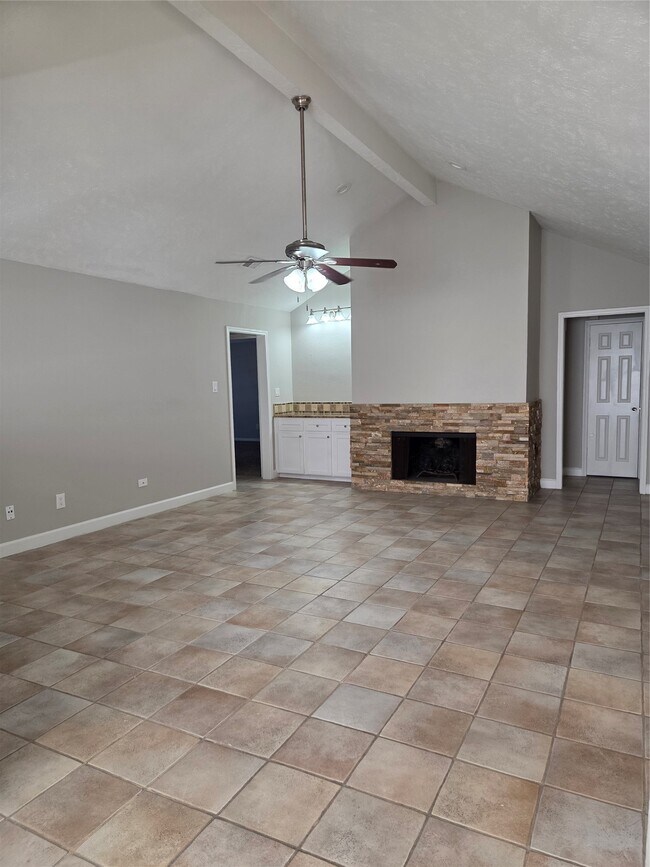 Foto del edificio - 14743 Charlmont Dr