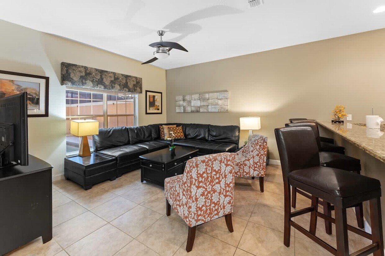 Foto principal - 8978 Majesty Palm Rd