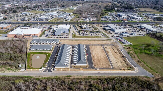 Building Photo - 307 Edsall Ln