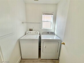 Building Photo - 9511 W Spring Blush Ave