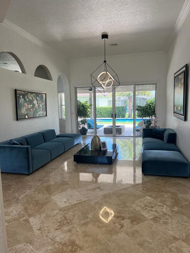 Foto del edificio - 21510 Halstead Dr