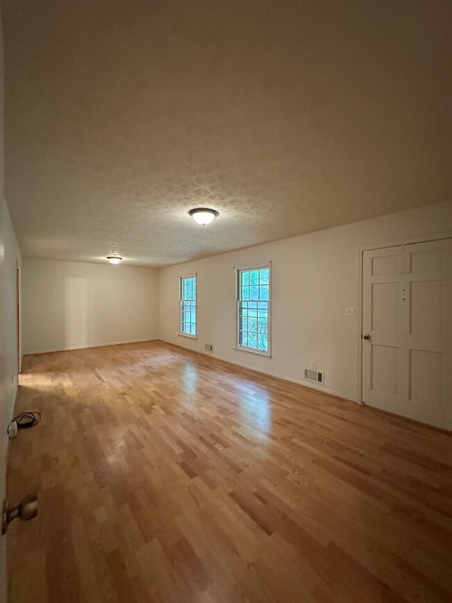 Photo - Available now,  3/2 with large unfinished basement, in University Heights House