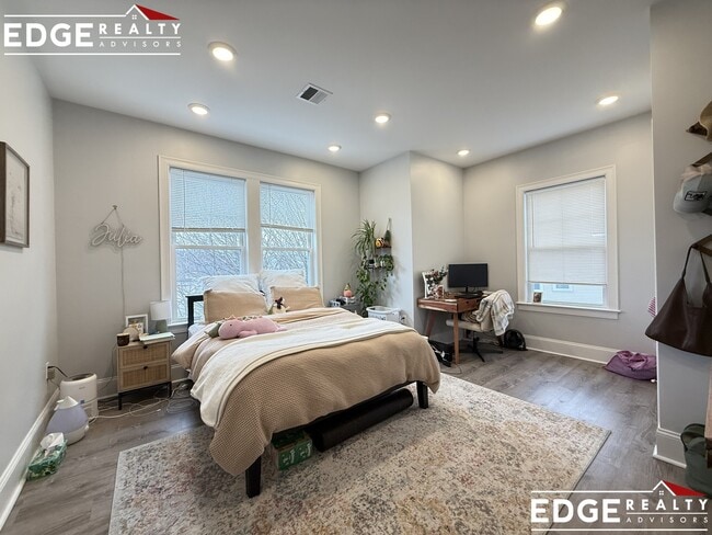 Foto del edificio - 225 N Harvard St