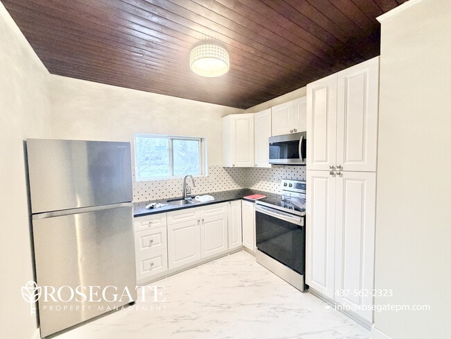 Photo du bâtiment - Spacious 2-Bedroom + Den Apartment with Parking in Downtown Kitchener